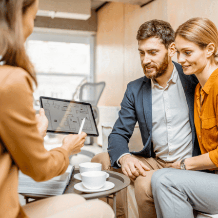 Personne travaillant sur ordinateur